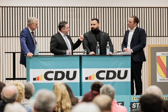 Podiumsdiskussion im Dorfgemeinschaftshaus H�gelberg 